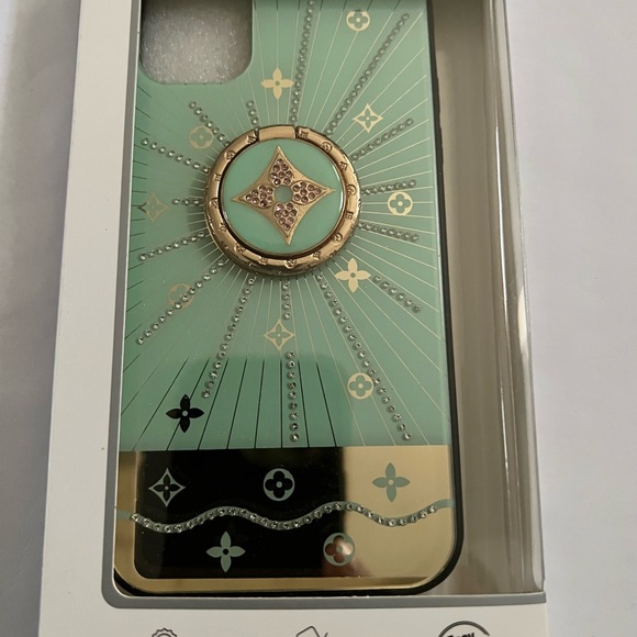 Green design Apple IPhone 11 Case - Picture 2 of 3